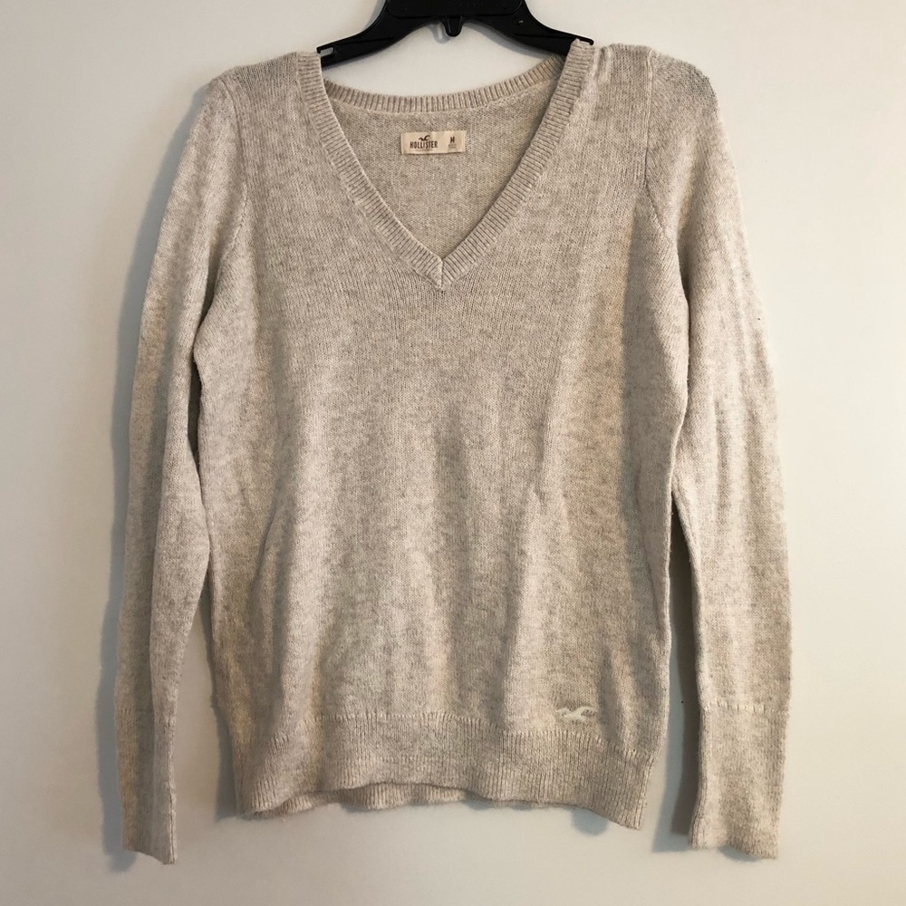 Hollister v-neck long sleeve sweater